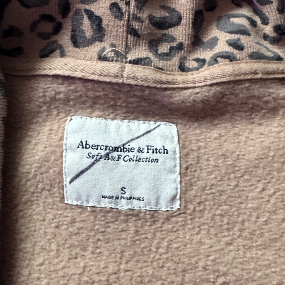 Abercrombie & Fitch Soft Collection Leopard Cheetah Print Cardigan Sweater Small - Picture 2 of 6